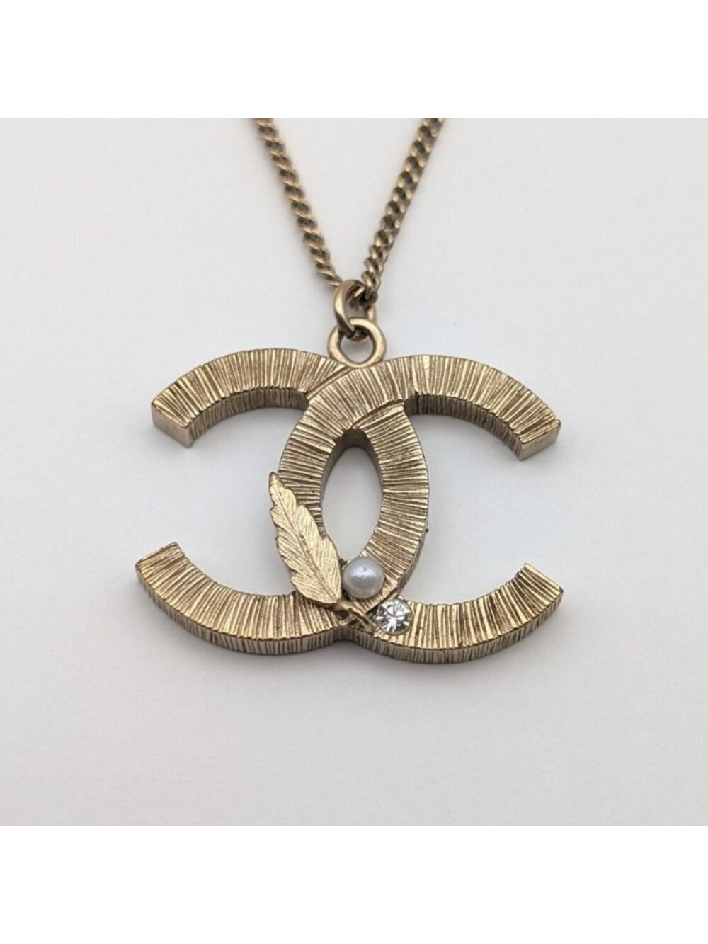 Chanel CC Logo Feather Faux Pearl Rhinestone Gold Necklace